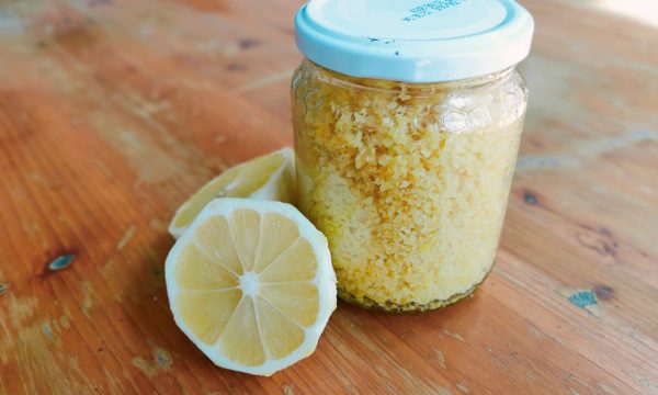 Aroma di limone fatto in casa – un’idea per non sprecare le bucce.