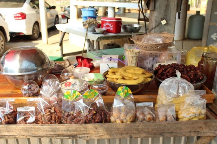 Zucchero di cocco e prodotti artigianali a Damnoen Saduak 