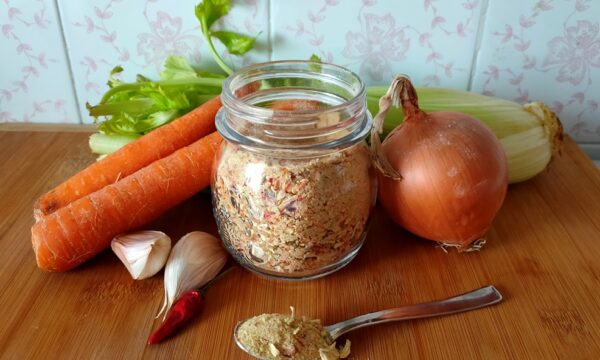 Dado granulare di verdure fatto in casa – mai più senza brodo!