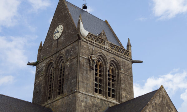 Cosa vedere a Sainte-Mère-Église – la “città del paracadutista fortunato”